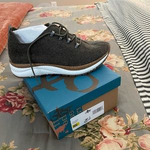 OTBT Alstead Forest Green Sneaker size 8